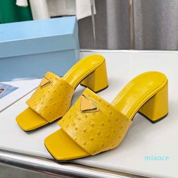 designer Yellow Beach Shoes Fashion Retro Flip Flops Flat Shoe