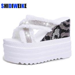 Flipers e sandálias de senhoras Summer Summer Rhinestone White Platform Wedges Shoes for Women Casual Wedge Woman 220520