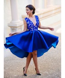 2020 Royal Blue Custom Made V-Neck Backless Short Cocktail Sukienki Koronki Top Satin Sexy Formalne Party Suknie Tanie Dresses