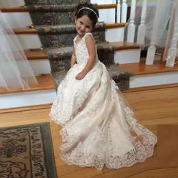 Lace Flower Girls Dresses Weddings V Neck Spaghetti Strap Sequins Appliques Tulle Satin Sweep Train Ivory Pageant Dress For Girls
