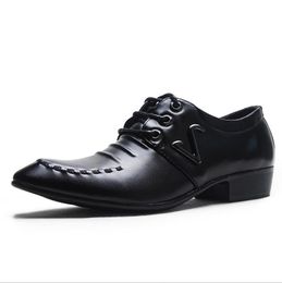 Mens Derby Shoes Genuine Leather Business Casual Shoes Pleated Pointed Toe Dress Shoes Designer Brand Wedding Footwear Metallic Logo V