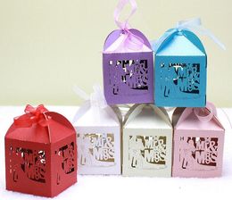 100pcs Laser Cut Hollow Mr&Mrs Lover Candy Box Chocolates Boxes With Ribbon For Wedding Party Baby Shower Favour Gift