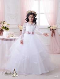 2021 Ball Gown Flower Girls Dresses with Long Sleeves and Tiered Skirt Lace Appliqued Tulle Beautiful First Communion Gowns for Little Girls
