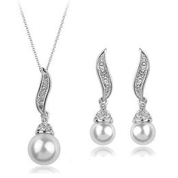 Gold romantico di alta qualità / argento placcato perla d'acqua d'acqua dolce angelo collana / orecchini di gioielli da damigella d'onore set per le donne