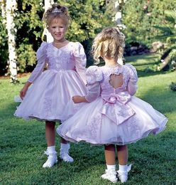 Vintage Princess Flower Girls Dresses V-Neck Balloon Long Sleeve Pageant Open Back With Bow Lace Applique Custom Made Party Dresses 2017