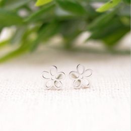 2016 fashion hollow out flowers stud earrings, hollow out surface painting flowers mixed Colour wholesale free shipping women holiday best gi
