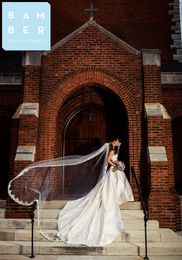 New High Quality One Layer Wedding Veil White Ivory Chathedral Length Lace Edge Bridal Veil With Comb