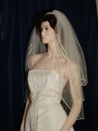 Top Quality Best Sale Cheap Romantic Fashion Designer Three Layer Wrist Length Bridal Veil With Ribbon Edge Wedding Veils Bridal Accessories