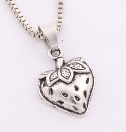 20pcs/lot Antique Silver Strawberry With Leaf Pendant Necklaces 24 inches Chains N930 14.5x19.8mm