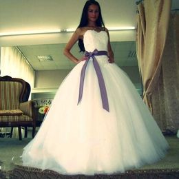 Sweetheart Ball Gown Wedding Dresses 2021 Lace Apliques Dropped Tulle Purple Sash Cheap Floor Length Cheap Bridal Corset Gorgeous Garden New