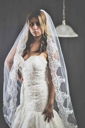 Hot Amazing Elegant Luxury Fashion In Stock White Ivory Bridal Wedding Veil With Lace Applique Edge Cathedral Veils 3M long