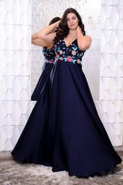 Stunning Navy Blue Plus Size Prom Dresses V-Neck Floral Appliques Evening Gowns A-Line Floor Length Chiffon Formal Dress