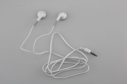 Wholesale white Cheapest disposable earphones/headphone/headset for bus or train or plane one time use 300pcs