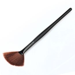 High Quality Best Gift New Fashion Portable Slim Fan Shape Powder Concealor Blending Foundation Highlighter Makeup Brush