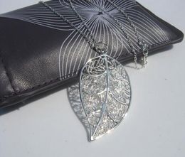 Hollow Single Leaf Necklace Silver Plated Pendant Necklace European and American Fashion Metal Hollow Clavicle Chain