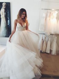 Abiti da sposa da spiaggia Modest Cinturino per spaghetti Sash Perline Paillettes Abito da sposa economico Tulle Tutu Strati Cerniera Indietro Abiti da sposa Boemia