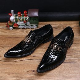 Heißer Verkauf Luxus Herren Schwarz Kleid Schuhe Mode Spitzschuh Schlangenmuster Lackleder Slip On Bootsschuhe Schädel Charme 38-46