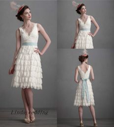 Retro Vintage Lace Short White Wedding Dresses Graceful A Line V Neck Knee Length Reception Bridal Party Gowns