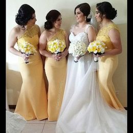 Light Yellow One Shoulder Bridesmaid Dresses Sheer Lace Bodice Button Side Cheap In Sorck Mermaid Formal Wedding Party Gowns