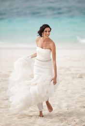 Designer Simple Beach Wedding Dresses Strapless vestidos de novia Crystal Sash Ruched Country wedding gowns Custom Made