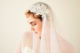 Hot Sell Juliet Cap Two Layer Wedding Veil Fingertip Length Cut Edge Bridal Veil applique With Comb 189a