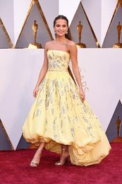 2016 Oscar Red Carpet Dresses Alicia Vikander Light Yellow Hi-Lo Prom Dress Sequins Crystal Puffy Gown Strapless Celebrity Evening Dresses