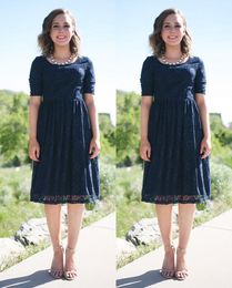 Vintage Lace Short Modest Bridesmaid Dresses With Sleeves Scoop Navy Blue A-line Knee Length Country Maid of Honour Dresses Custom Made