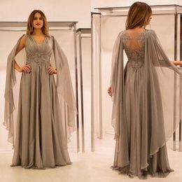 2020 New Formal Silver Chiffon Mother Of The Bride Dresses V Neck Lace Appliques Beaded With Cape Plus Size Party Dress Formal Evening Gowns