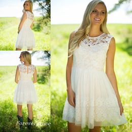 Country Style Short Bridesmaid Dress Crew Neck Lace Keyhole Back Mini Vintage Maid of Honour Dress Wedding Guest Gown Custom Made Plus Size