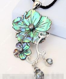 New Zealand Natural Colorful Black Abalone Shell Flower Pearl Pendant Necklace