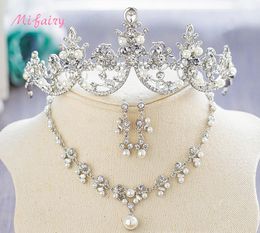 Szyk ślub Tiaras 3 sztuk Zestawy Oszałamiające Naszyjniki Naszyjniki Kolczyki Moda Akcesoria ślubne H51