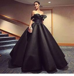 Black Beaded Ball Gown Prom Dresses Off The Shoulder Sweetheart Neckline Evening Gowns Floor Length Satin Formal Dress