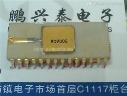 WQ9002 , Gold surface white ceramic package . Vintage chips / Collection Collectible . CDIP-28 pin/ IC