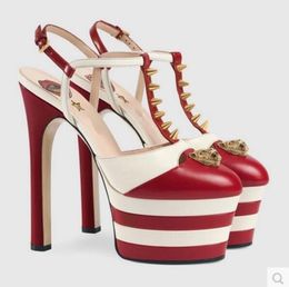 2017 mulheres bombas de moda ponto toe super sapatos de salto alto tira partido sapatos tornozelo cinta rebites bomba do parafuso prisioneiro vestido sapatos sandálias de plataforma