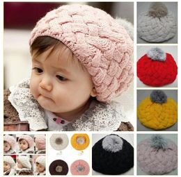 Spädbarn Baby Boy Girls Berets Hat Handgjorda Stickade Virkade Ull Barn Beanie Cap Vinter Kid Hattar med Pom Pom Red Pink Beige