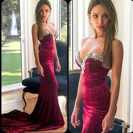 2023 Sexy Red Velvet Prom Dresses Mermaid Sweetheart Backless Arabic Evening Dresses Beaded Women Long Sweep Train Formal Gown