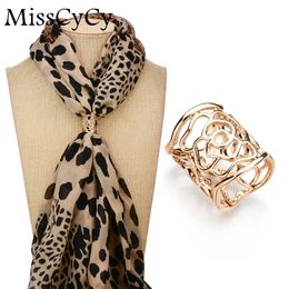 Wholesale- MissCyCy New Arrival Vintage Brooch Gold - Plated Scarf Clip Hollow Rose Flower Brooches For Women Gift