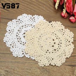 Wholesale- Vintage Cotton Yarn Table Mat Coasters Round Hand Crocheted Lace Doilies Home Dining Table Decorative Accessories Fabrics