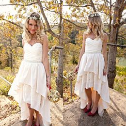 Country High Low Wedding Dresses Sweetheart Ruched Sleeveless Layers Tiered Skirt Short Beach Wedding Dress Hi Lo Bridal Gowns Sash
