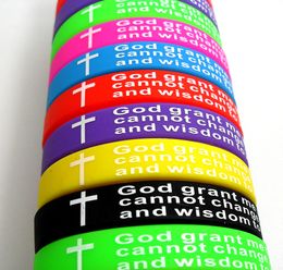 30шт Color Mix Молитва о спокойствии "БОГ ДАРИ МНЕ..." Библейский крест Силиконовые браслеты Модные браслеты оптом Мужчины Женщины Христианские украшения Много