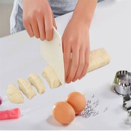 Wholesale- 1pcs DIY Baking Scraper Butter Knife Plastic Cake Dough Cutter Kitchen Baking Tools Small Size Free Shipping