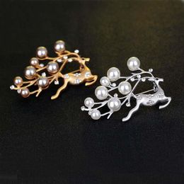 Pearl Rhinestone Christmas Reindeer Brooches Pins Silver Gold Corsages Scarf Clips Women Men Crystal Brooch Christmas Jewelry Gift