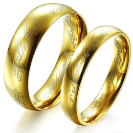 -Grabado personalizado gratis El Hobbit El señor de los anillos "Un anillo para gobernarlos a todos" Anillos de bodas personalizados en oro de acero inoxidable para parejas