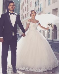 2017 Romantic Vestios De Noiva Ball Gown Wedding Dresses Princess Off Shoulders Cap Sleeves Lace Appliques Backless Bridal Gowns