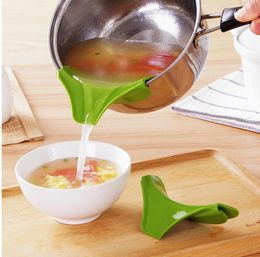 Bar Kitchen Accessories New Kitchen Funnel Tools Pots and Pans To Prevent Spills Circular Rim Deflector Liquid Silicone Funnel G712
