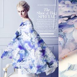 -135 cm de large 12mm blanc fleur impression bleu raide soie organza tissu pour robe chemise vêtements pantalons D202