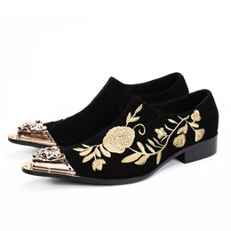 Men Velvet Shoes New Style Metal Toe with Handwork Floral Embroidery Men's Flats Fashion Wedding Oxfords Zapatos Hombre