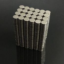 Whole- 1set 100pcs 4mm x 1mm Small Round Neodymium Disc Magnets Dia N35 Strong Rare Super Powerful Earth Magnet224t