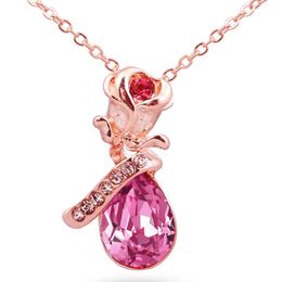 -La nuovissima collana della donna di tendenza europea della collana della rosa dell'oro della rosa del fiore della collana del pendente della collana di cristallo per le donne