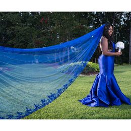 Nouvelle arrivée Un calque paillettes Lace royal bleu tulle beau voile de mariée avec accessoires de mariage de haute qualité pour peigne NV7009